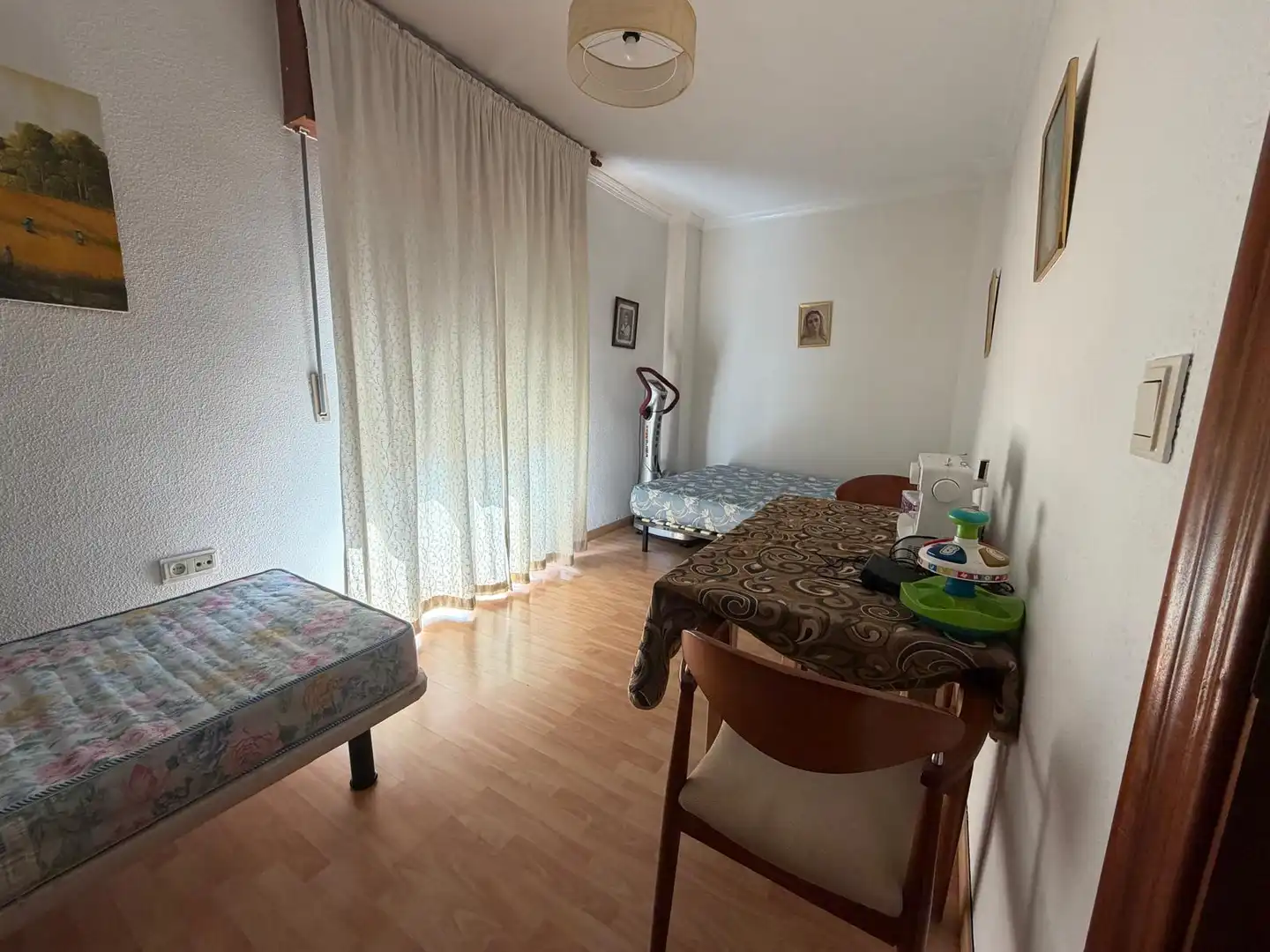 Schlafzimmer von Maisonette zum Verkauf in Peligros mit Klimaanlage, Terrasse und Ofen