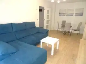 Sala d'estar de Pis de lloguer en Gijón  amb Calefacció, Parquet i Moblat