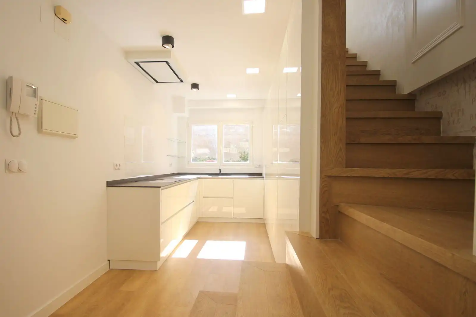 Kitchen of Flat for rent in Madrid  with Air Conditioner, Heating and Terrace
