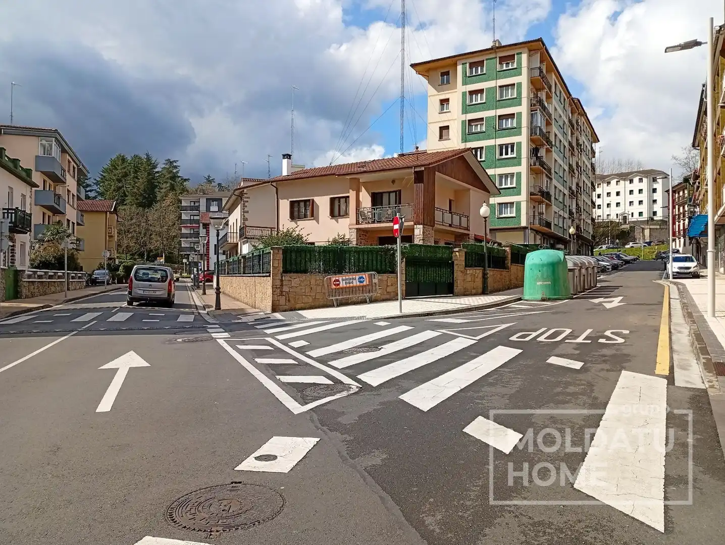 Vista exterior de Casa o xalet en venda en Irun  amb Calefacció, Jardí privat i Traster