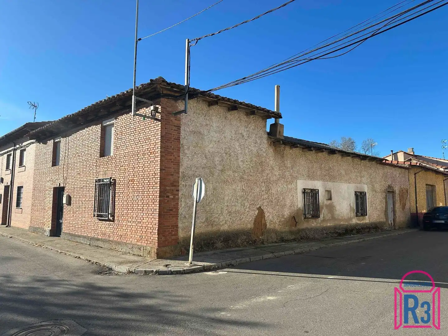 Außenansicht von Haus oder Chalet zum Verkauf in Chozas de Abajo mit Privatgarten