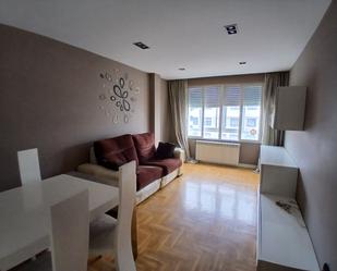 Sala d'estar de Apartament de lloguer en Burgos Capital amb Calefacció, Moblat i Forn