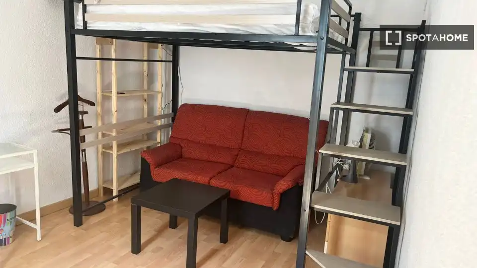Bedroom of Flat for share in Córdoba  with Air Conditioner, Heating and Terrace