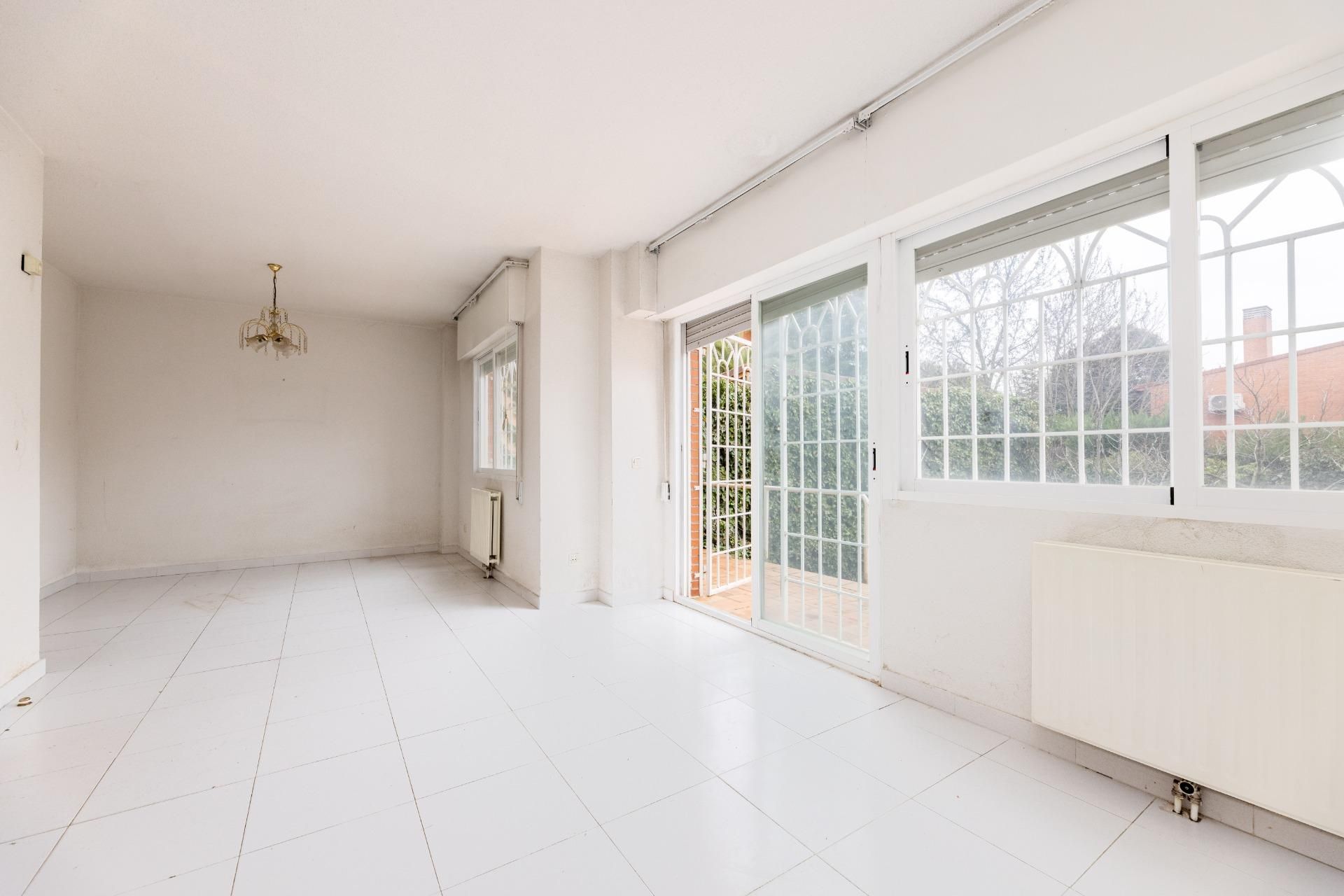 Vista exterior de Casa o xalet en venda en Rivas-Vaciamadrid amb Calefacció, Jardí privat i Parquet