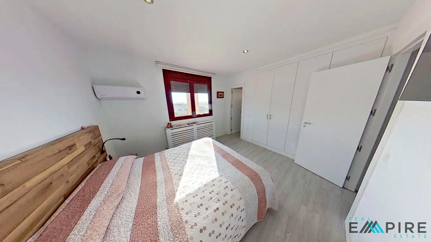 Habitación de Ático en venta en Illescas con Aire acondicionado, Calefacción y Jardín privado