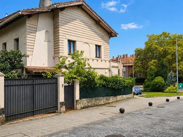 House with balcony for sale in Calle Negurigane