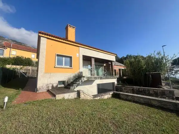 Vista exterior de Casa o chalet en venta en O Rosal   con Calefacción, Jardín privado y Terraza