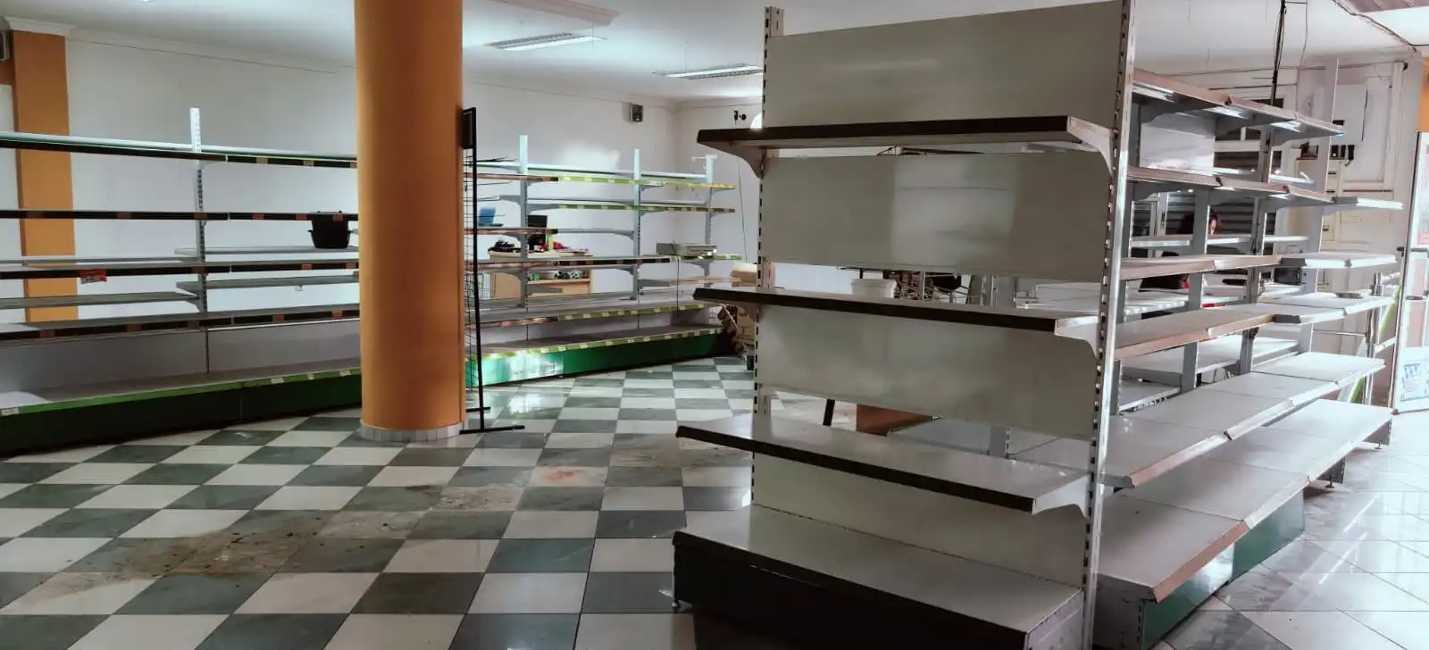 Local de lloguer en Bormujos amb Aire condicionat i Terrassa