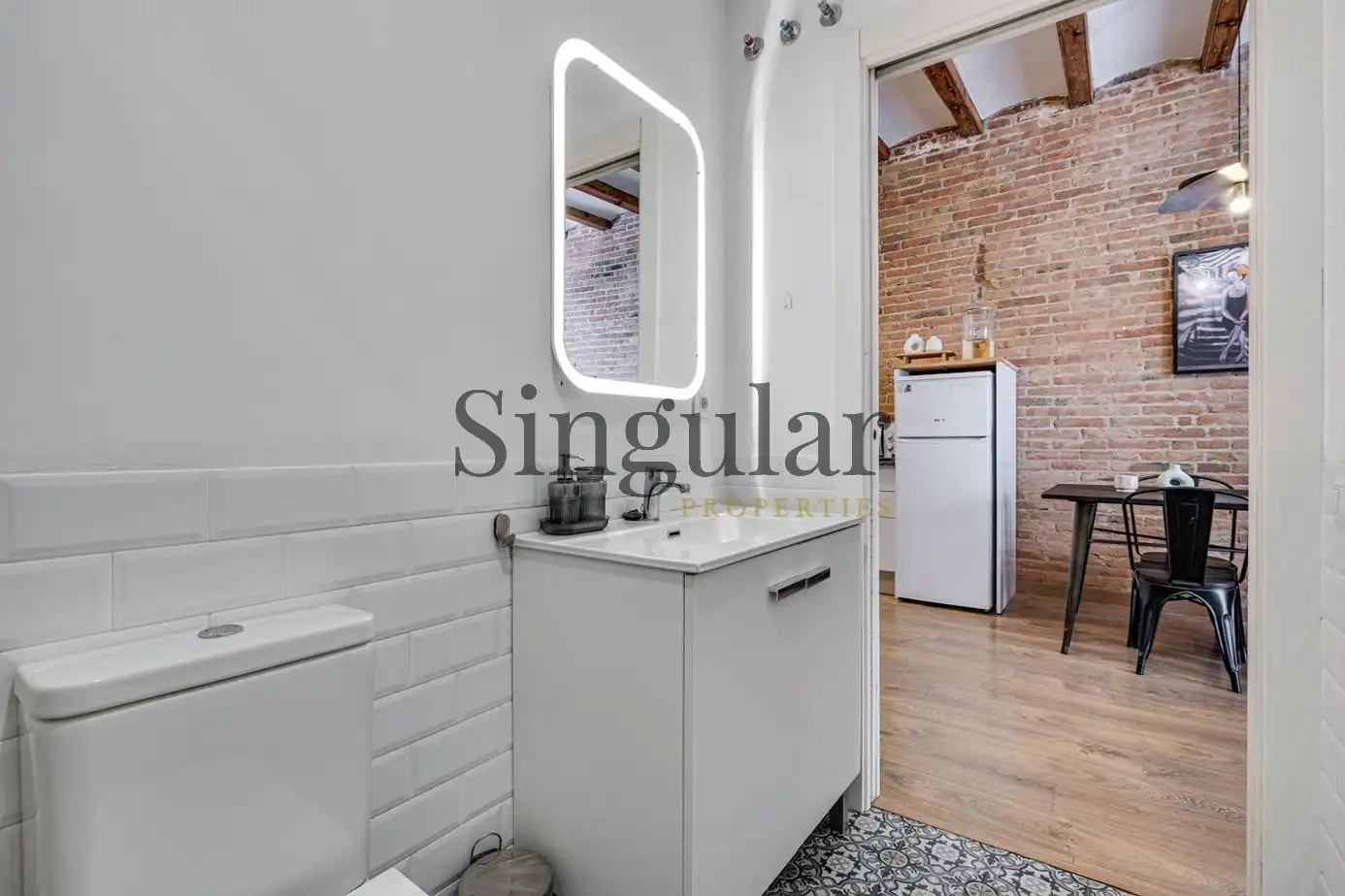 Bathroom of Flat for sale in Barcelona  with Air Conditioner and Heating