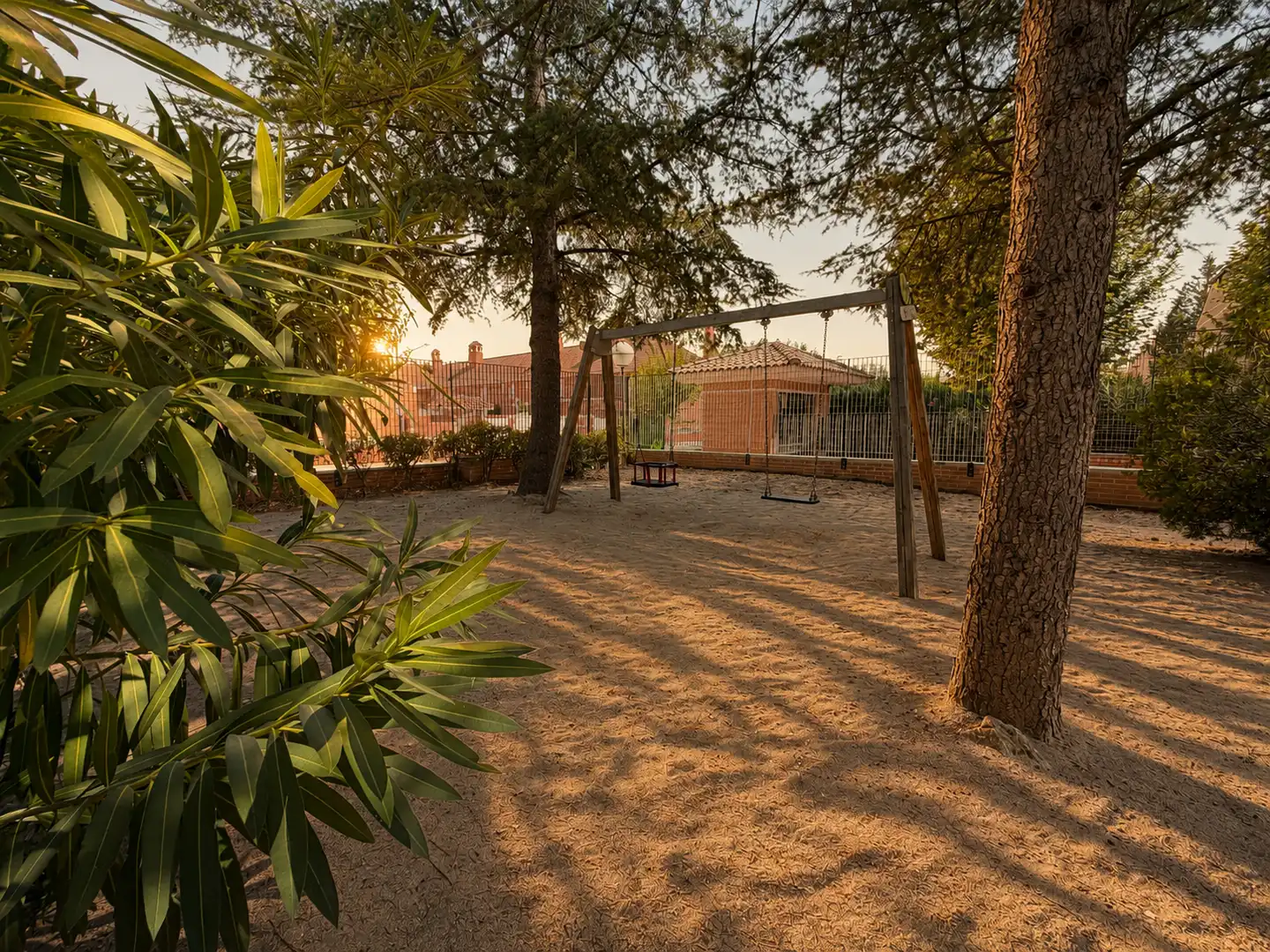 Garten von Einfamilien-Reihenhaus zur Miete in Club de Campo mit Klimaanlage, Heizung und Privatgarten