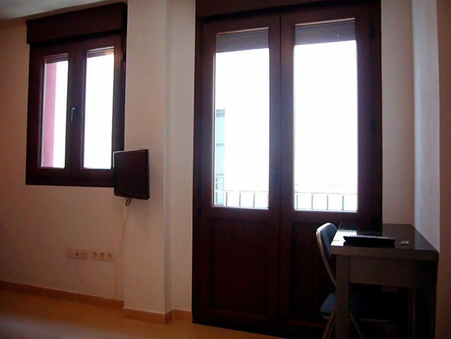 Schlafzimmer von Wohnung zur Miete in Granada mit Heizung, Möbliert und Balkon