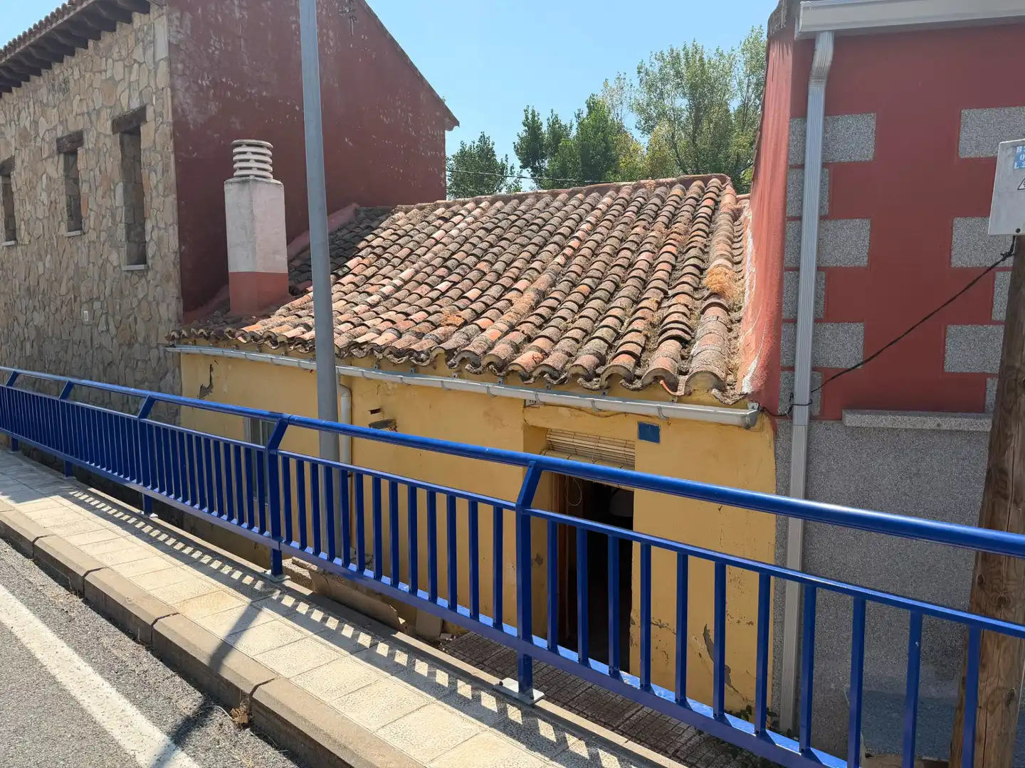 Vista exterior de Casa adosada en venda en Ávila amb Calefacció