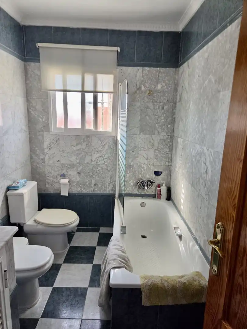 Baño de Finca rústica en venta en La Algaba