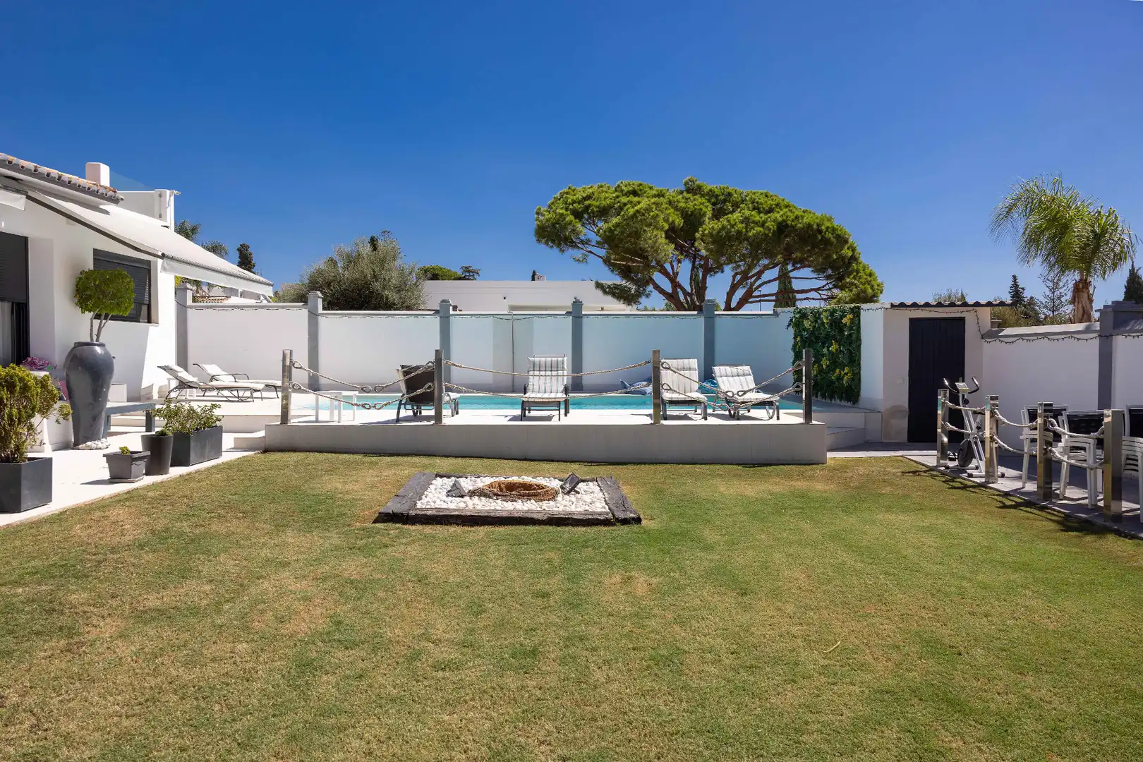Piscina de Casa o chalet en venta en Marbella con Aire acondicionado, Calefacción y Jardín privado