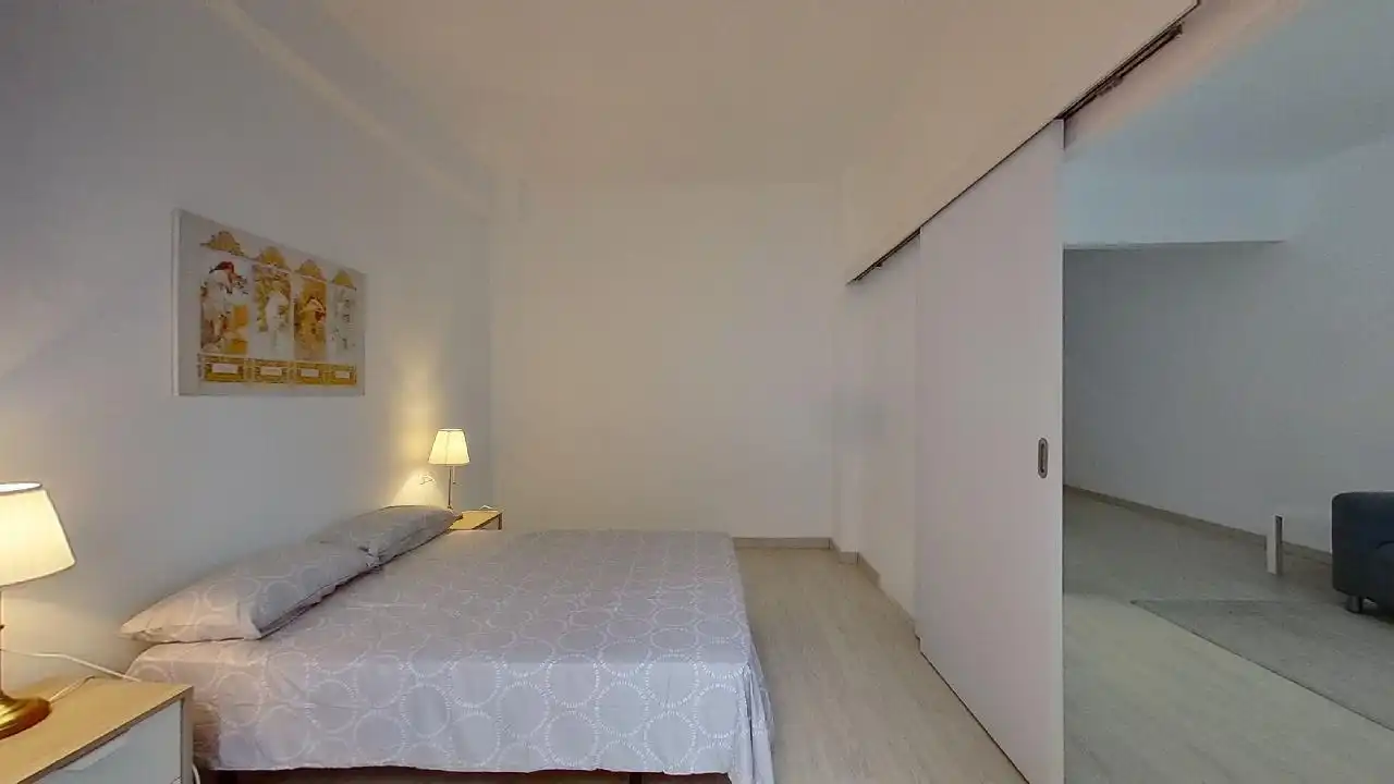 Dormitori de Apartament en venda en Barcelona amb Parquet, Terrassa i Balcó