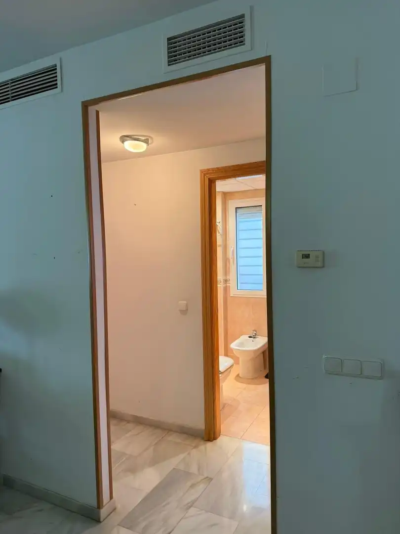 Baño de Planta baja de alquiler con opción a compra en Málaga con Aire acondicionado, Calefacción y Jardín privado