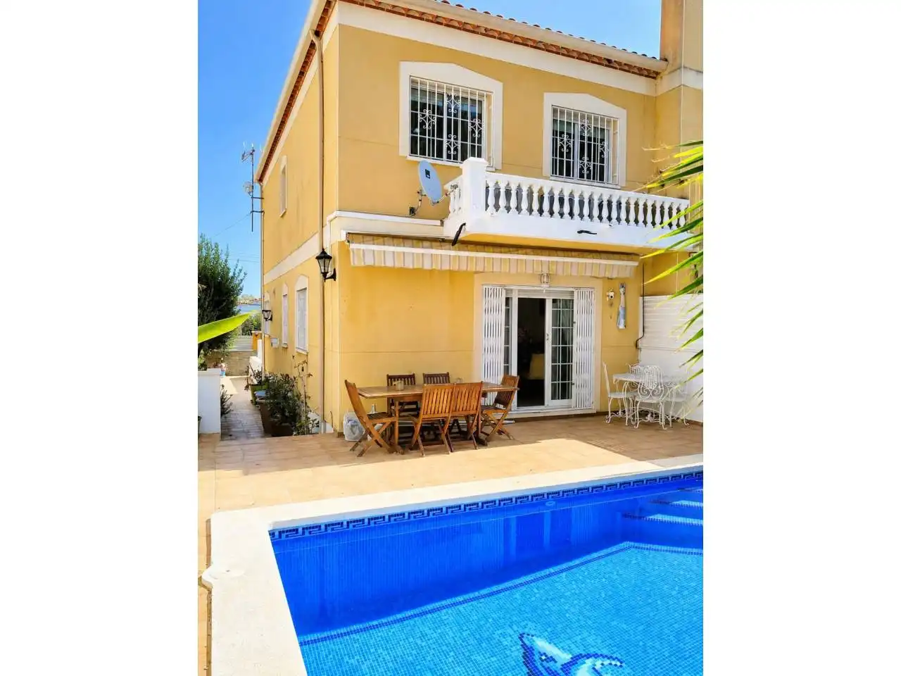Casa pareada con piscina en venta en Avenida París, imagen 3