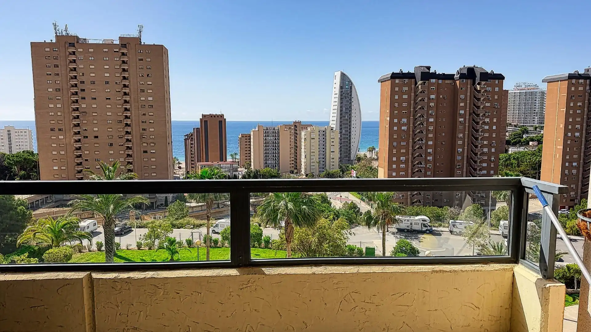 Vista exterior de Pis en venda en Benidorm amb Aire condicionat, Jardí privat i Terrassa