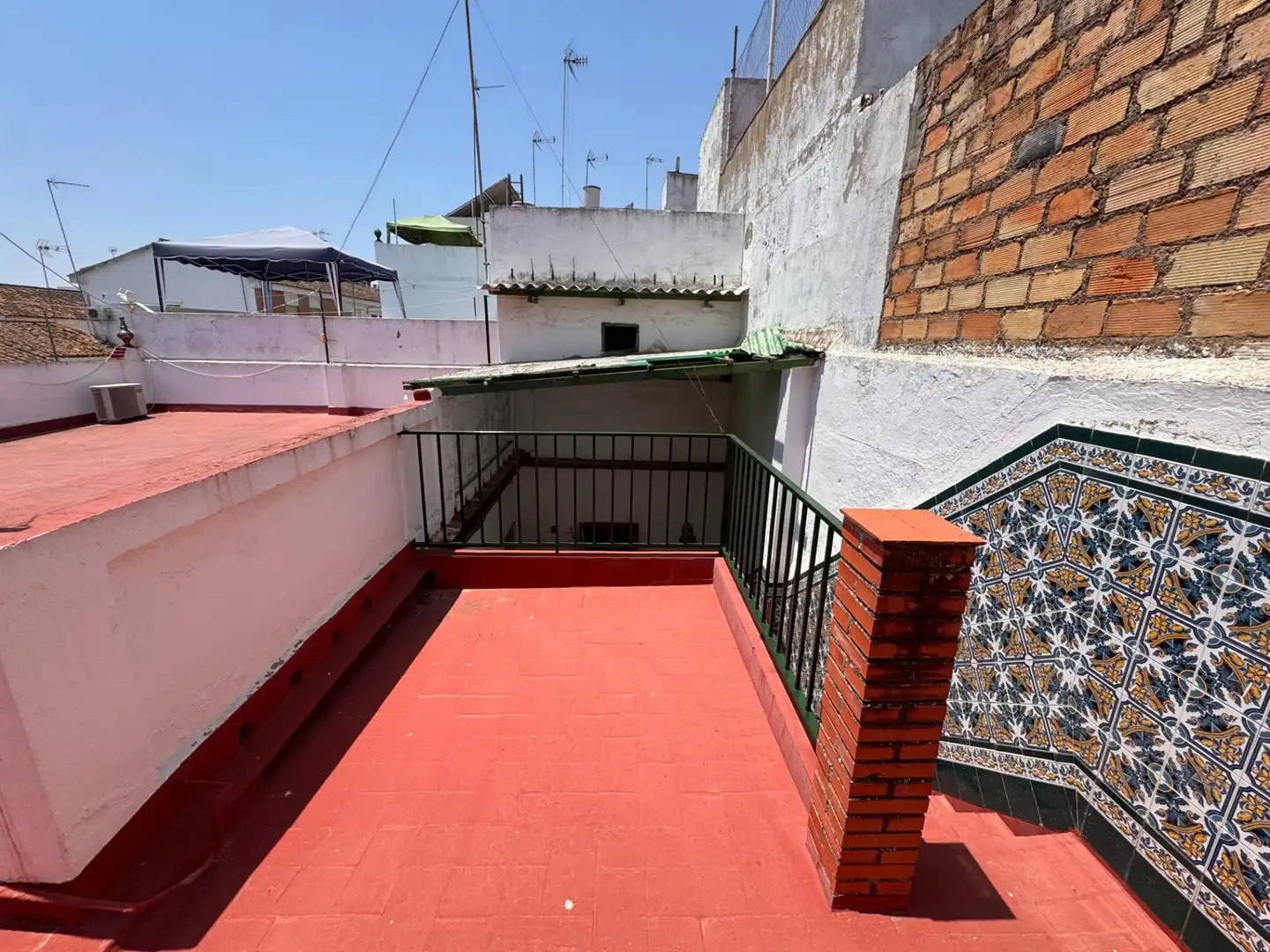 Terrassa de Casa adosada en venda en San Juan de Aznalfarache amb Traster