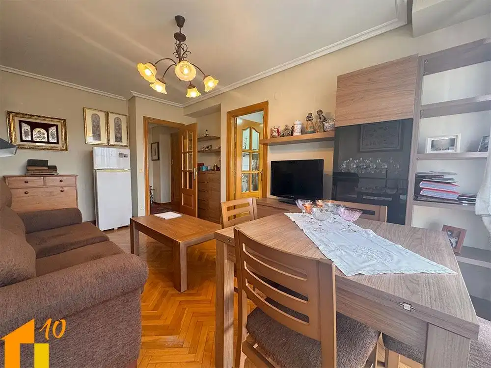Sala de estar de Apartamento en venta en Burgos con Calefacción y Trastero