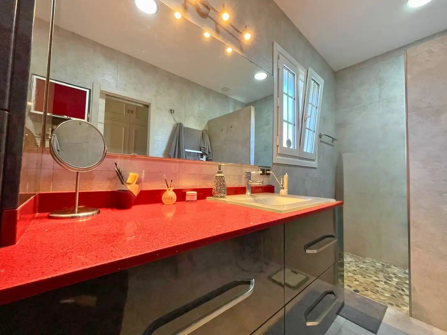 Badezimmer von Haus oder Chalet zum Verkauf in Aljaraque mit Klimaanlage, Heizung und Privatgarten