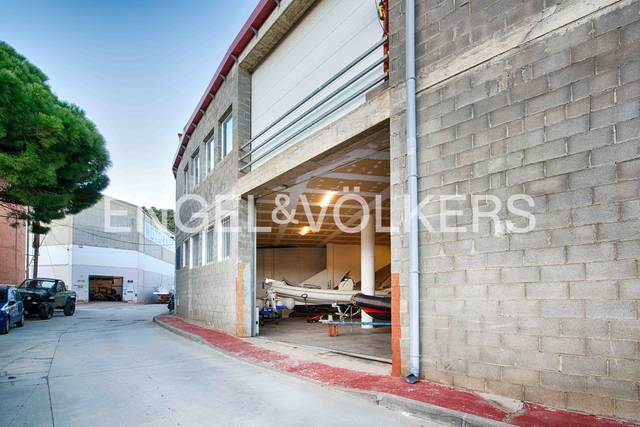 Nave industrial en Venta en Urbanitzacio Industrial Sr. Llorenç en Cadaqués