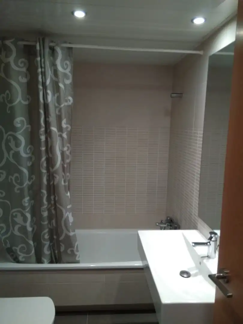 Badezimmer von Dachboden zum Verkauf in Badalona