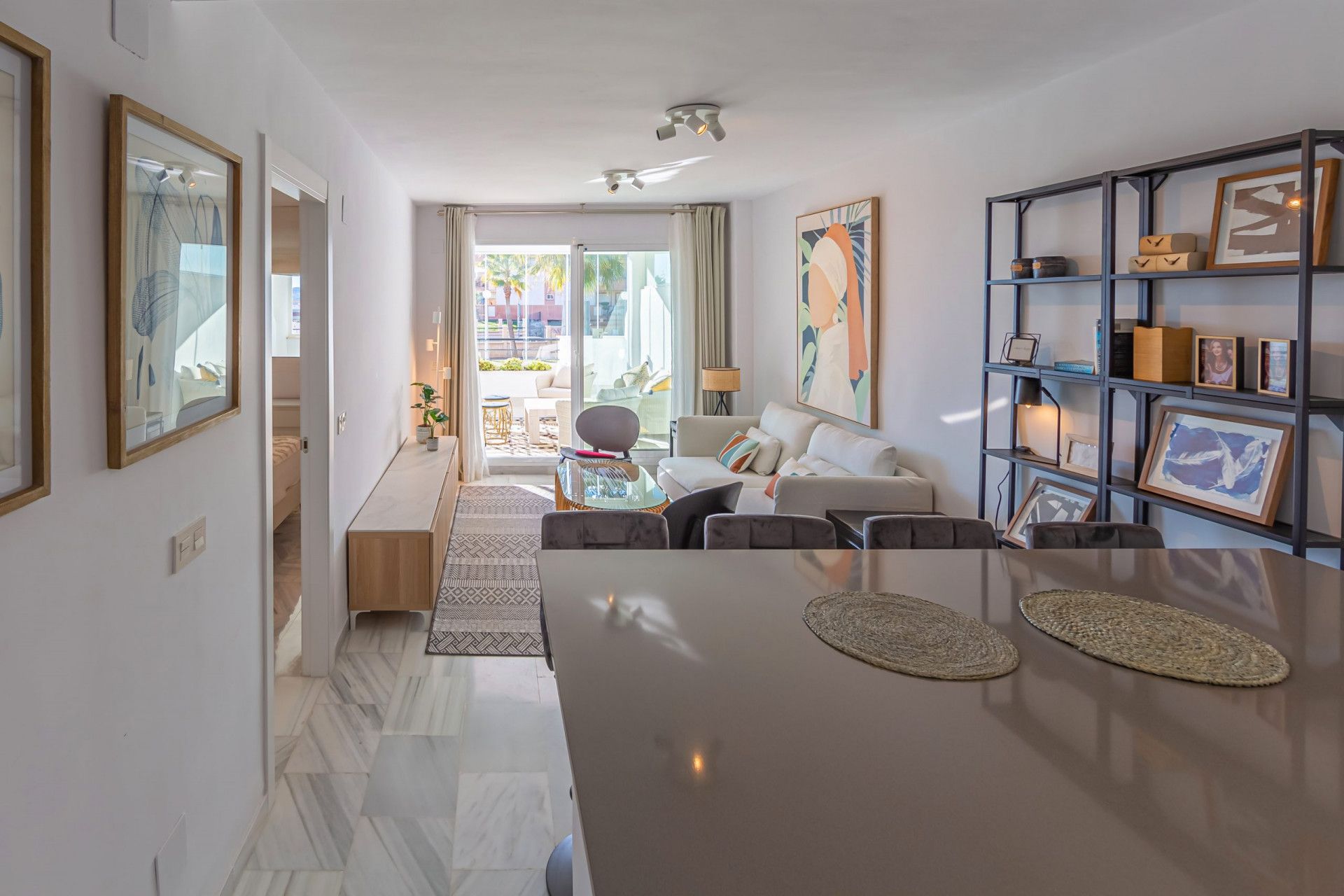 Sala d'estar de Apartament en venda en Marbella amb Aire condicionat, Terrassa i Piscina