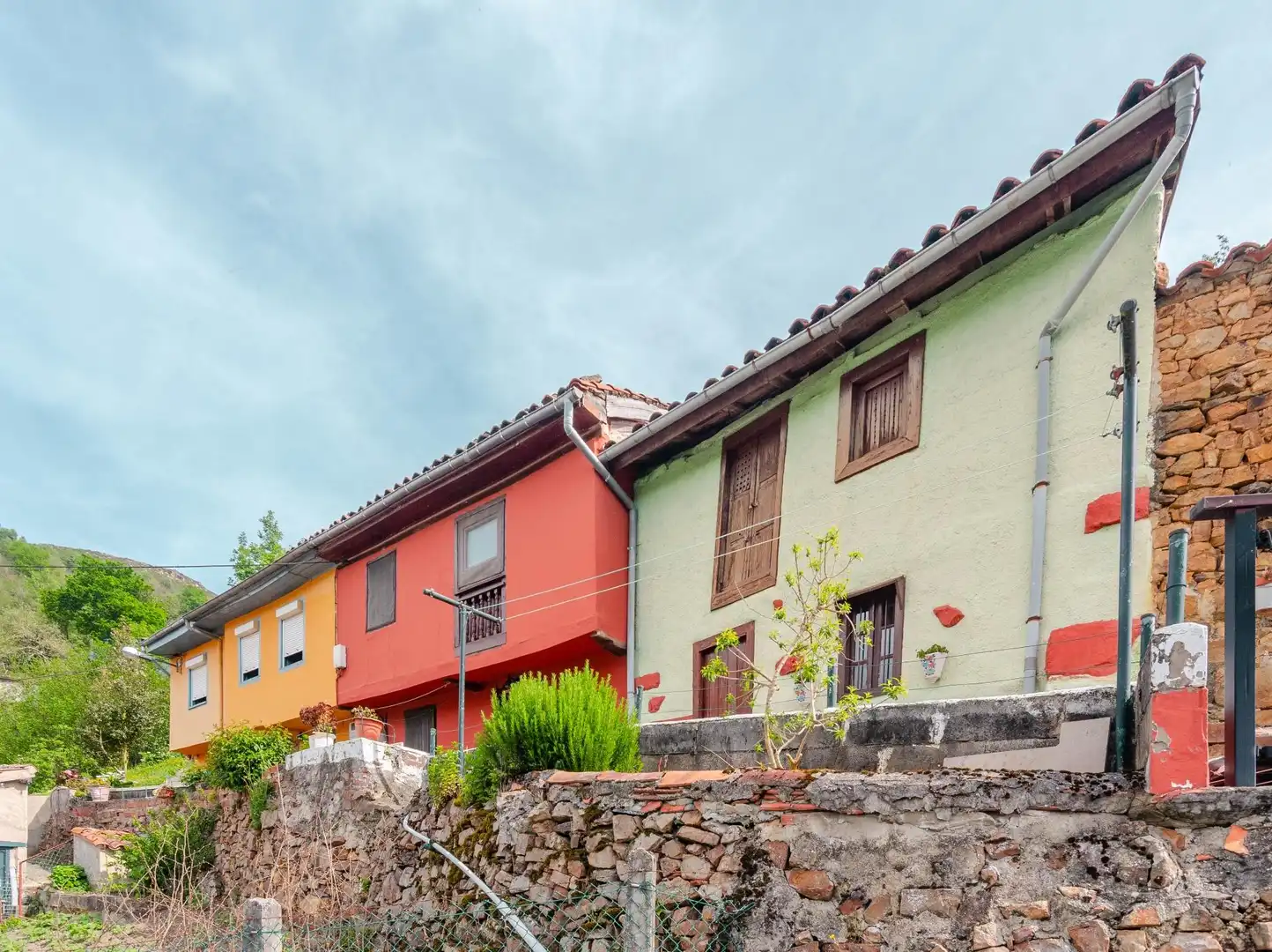 Vista exterior de Casa adosada en venta en Laviana con Jardín privado y Amueblado