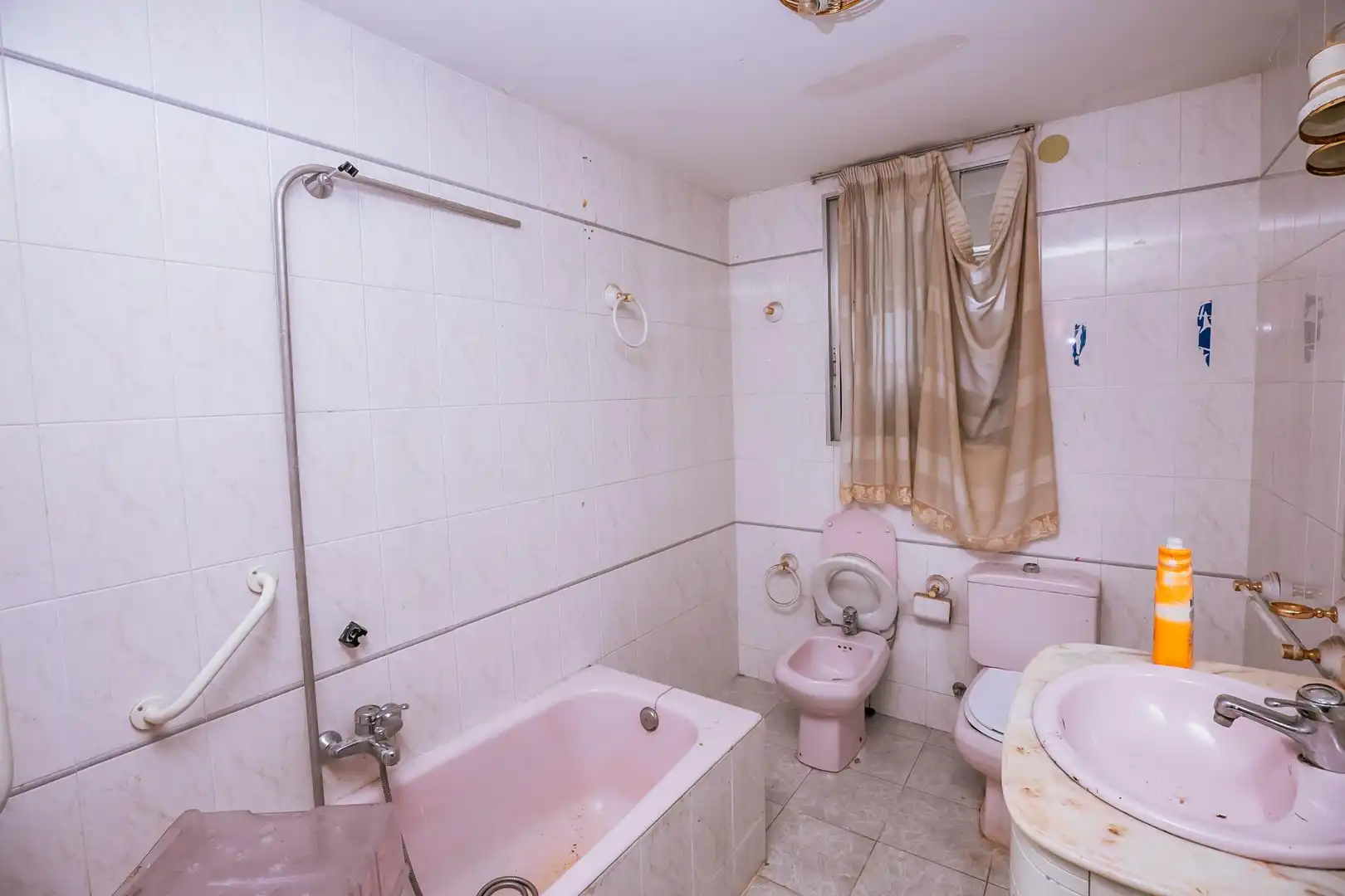 Bany de Casa o xalet en venda en Ayerbe amb Moblat i Balcó