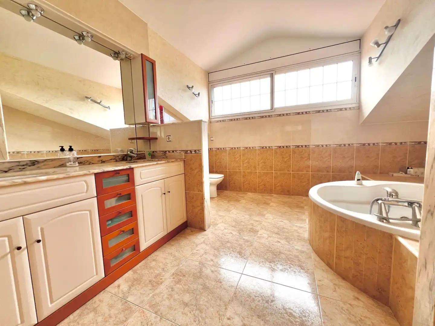 Bathroom of Houses for sale in Vespella de Gaià  with Heating, Terrace and Swimming Pool