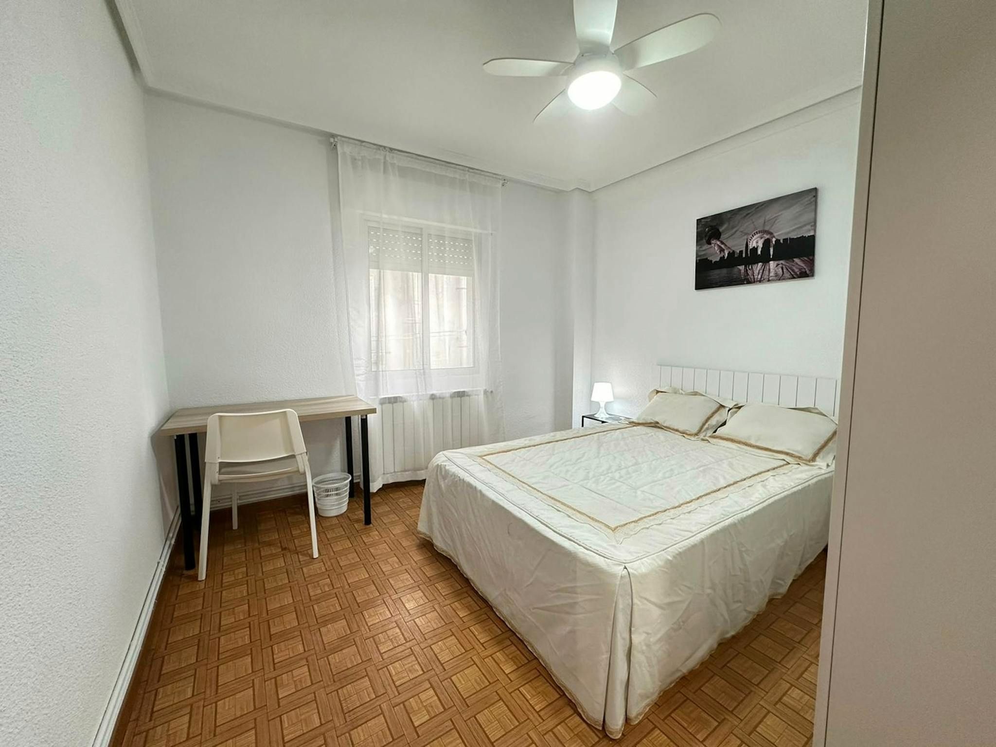 Flat to share in N/A, Santos