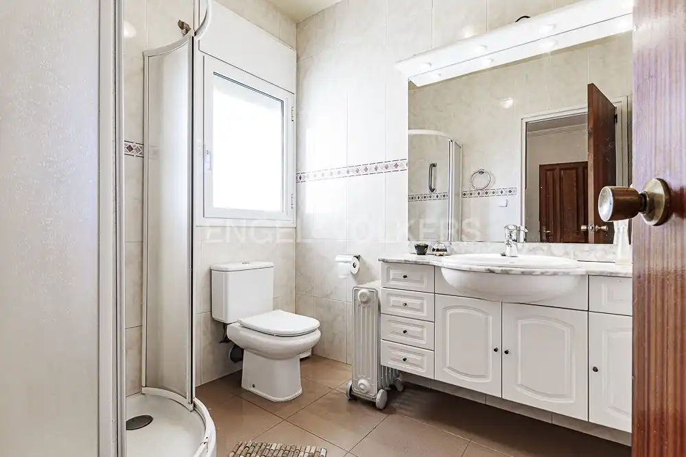 Bathroom of Houses for sale in Argençola  with Heating and Balcony