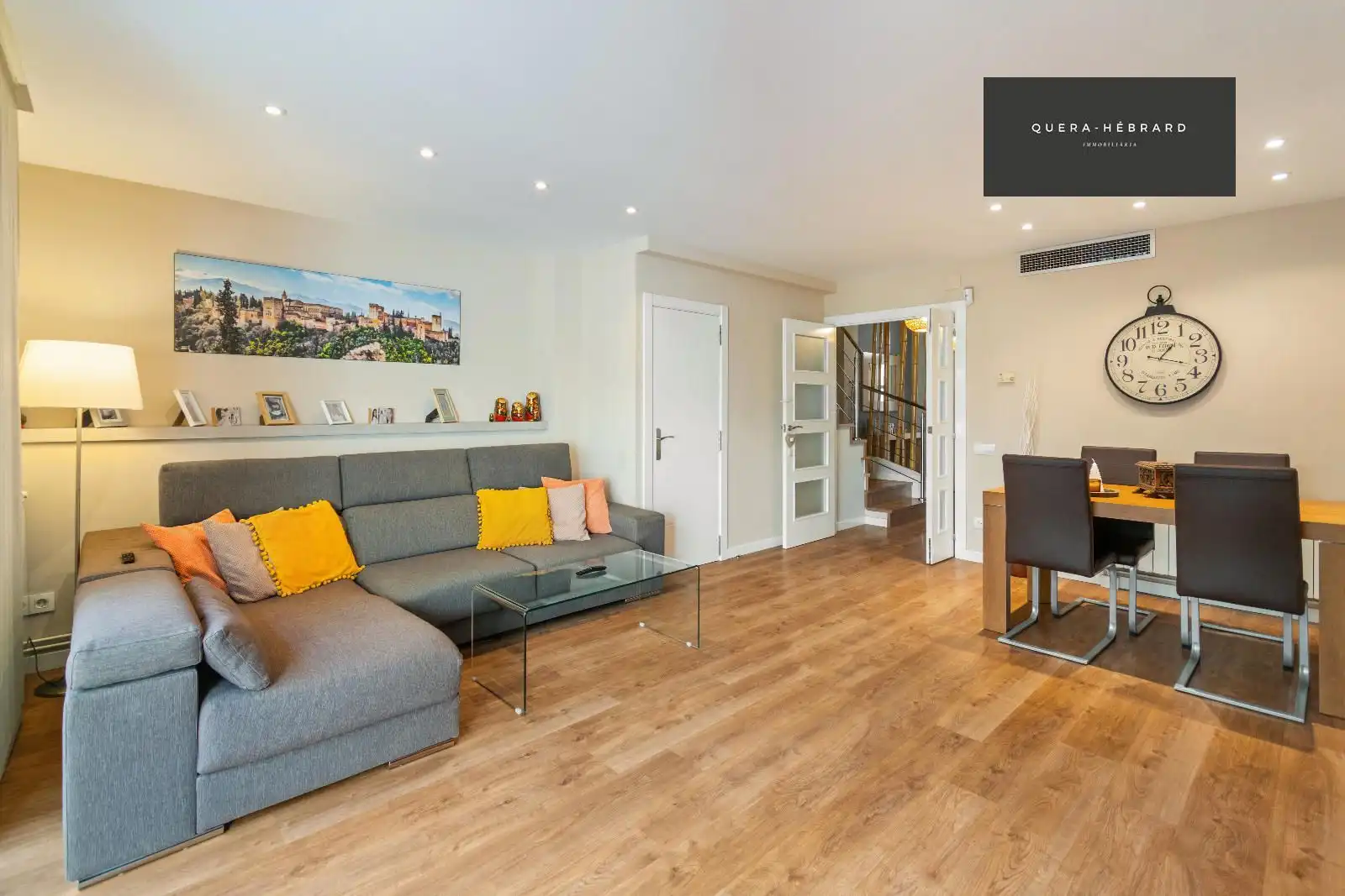 Sala de estar de Casa adosada en venta en Rubí con Aire acondicionado, Calefacción y Parquet
