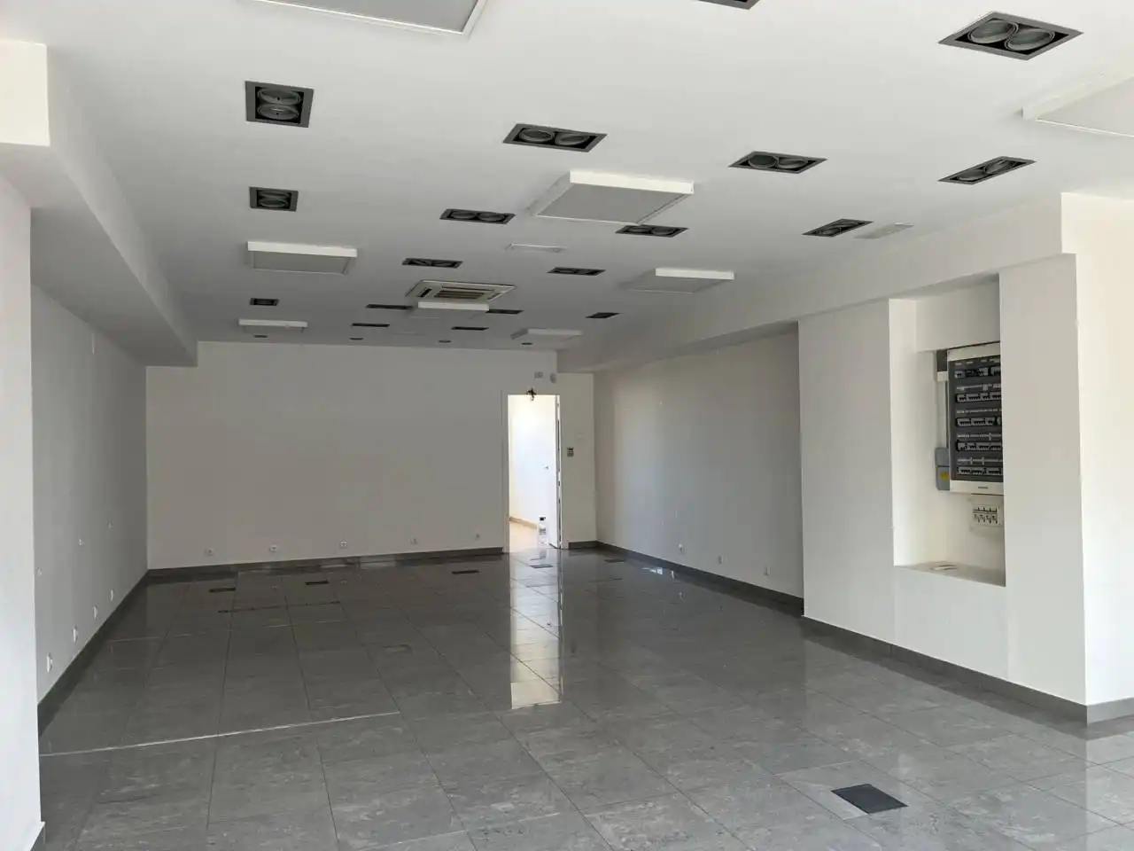 Gewerbefläche zur Miete in Plaza Paola Blasco 3, imagen 5