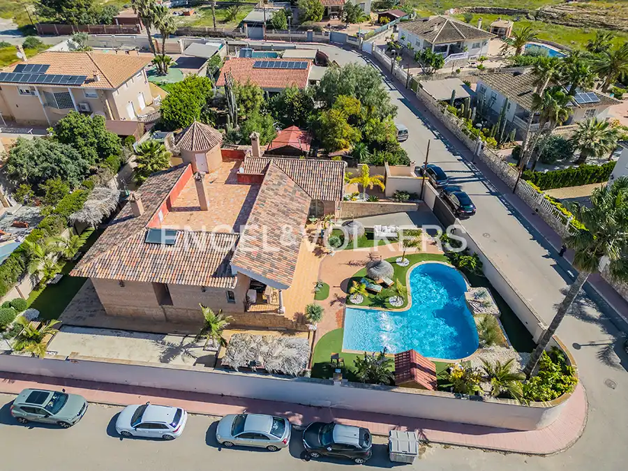 Exterior view of Houses for sale in San Vicente del Raspeig / Sant Vicent del Raspeig  with Air Conditioner, Heating and Private garden