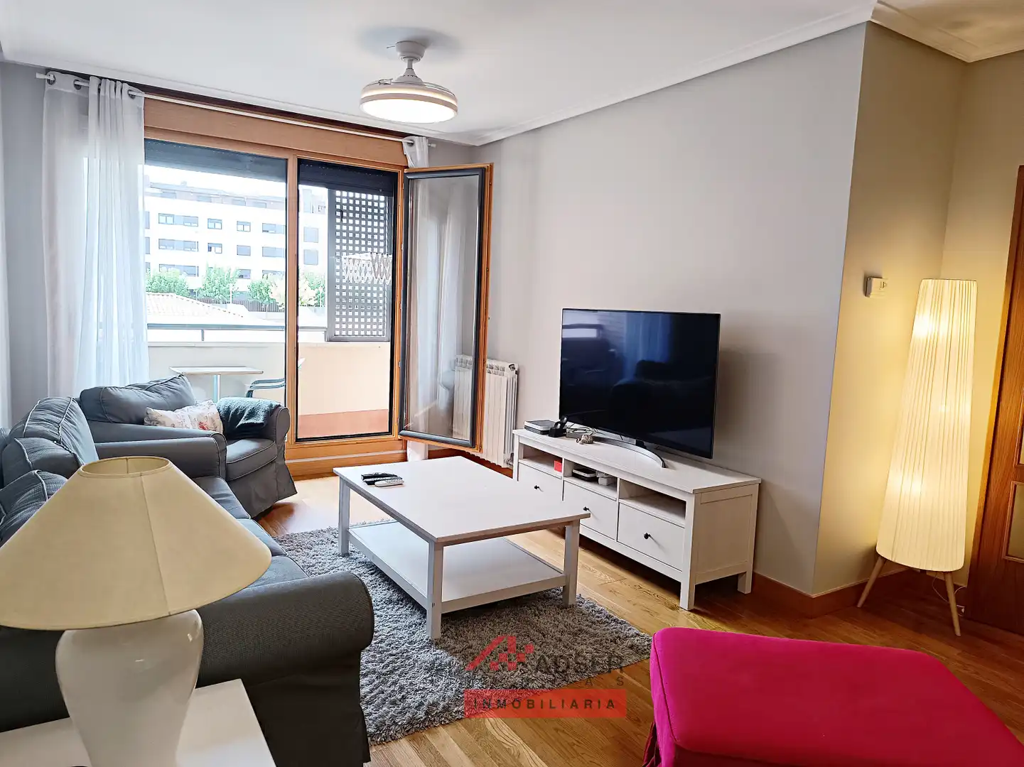 Sala d'estar de Pis en venda en Lardero amb Calefacció, Parquet i Terrassa