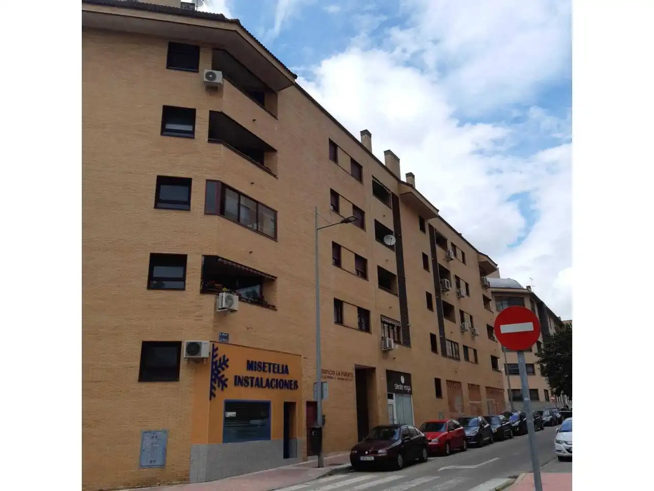 Locale commerciale in vendita a Calle Presa
