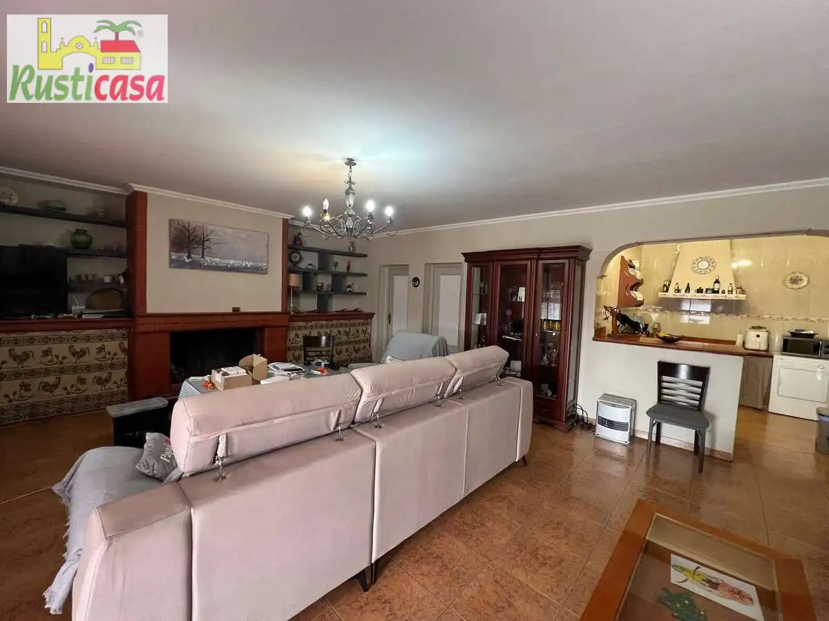Sala de estar de Casa o chalet en venta en Espeluy con Aire acondicionado, Jardín privado y Terraza