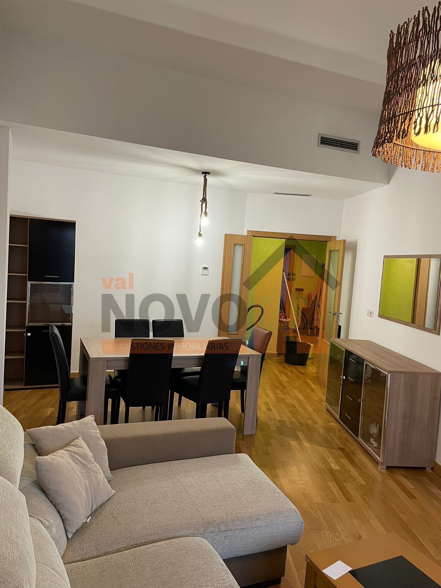 Living room of Flat for sale in Silla  with Air Conditioner, Heating and Community pool