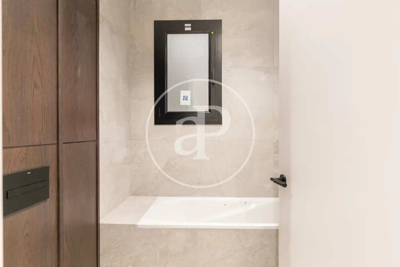 Badezimmer von Wohnung zum Verkauf in Barcelona mit Klimaanlage und Heizung