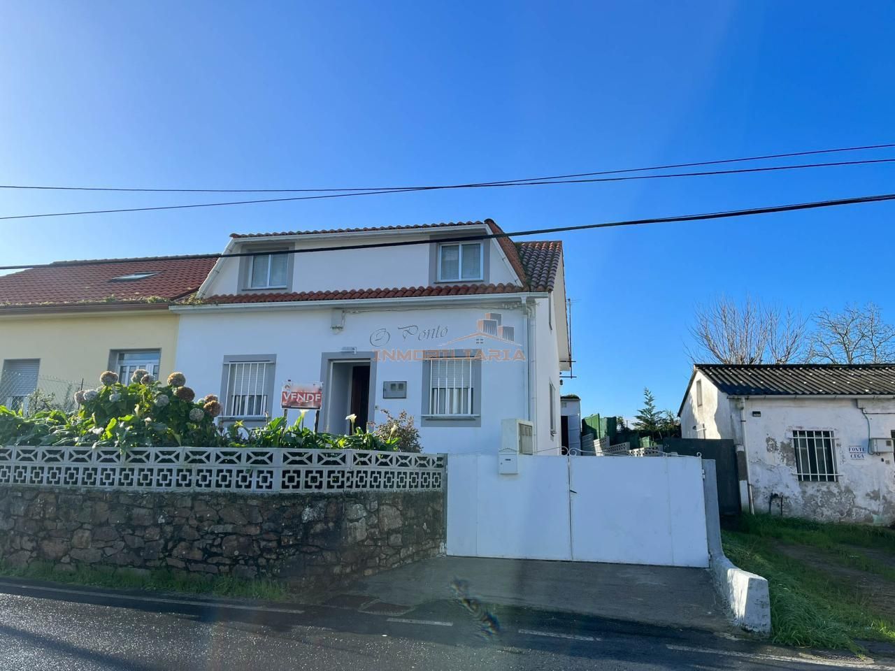 Vista exterior de Casa o xalet en venda en Ferrol amb Calefacció i Jardí privat