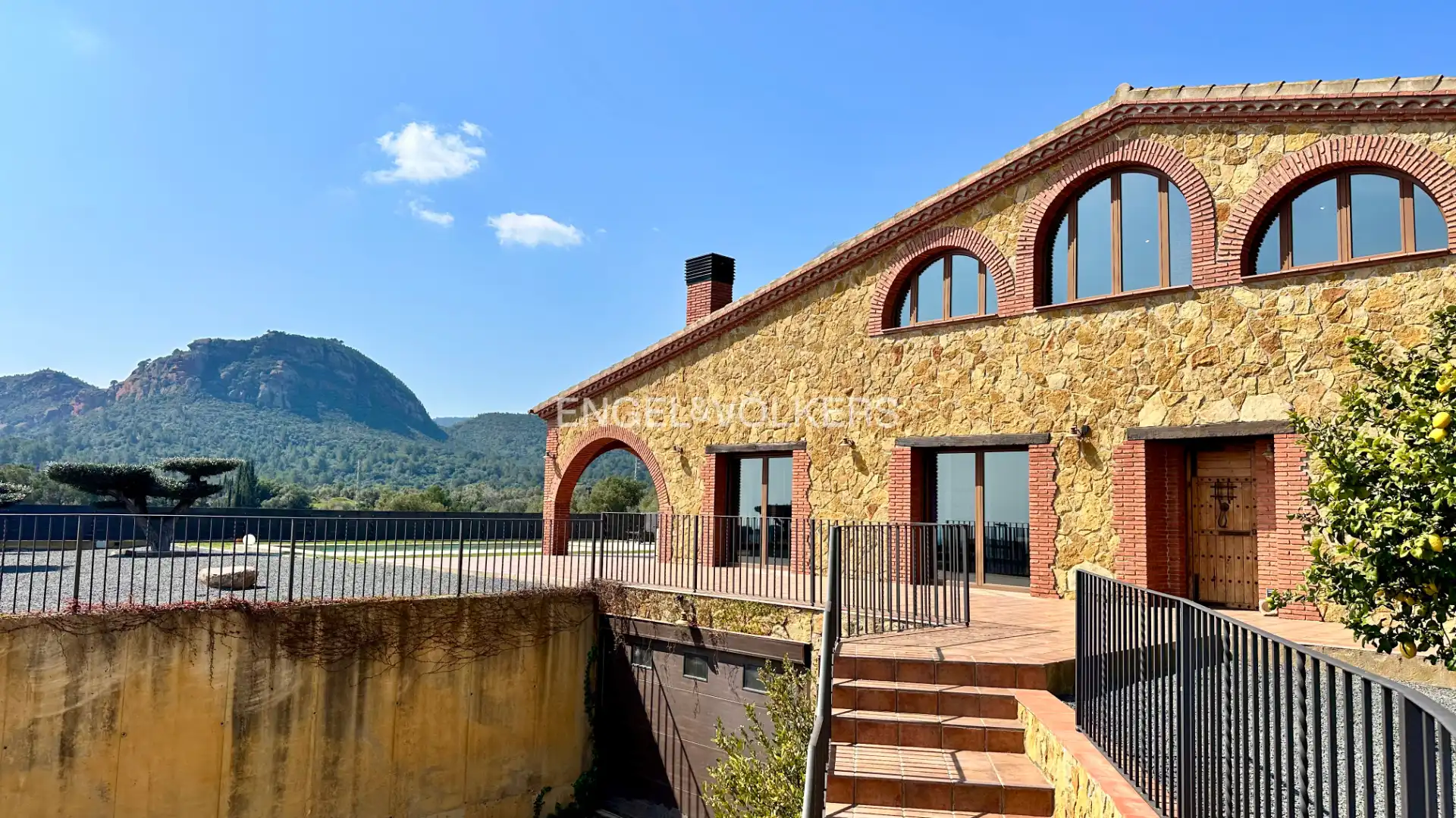 Exterior view of Houses for sale in Vilanova d'Escornalbou  with Air Conditioner, Heating and Private garden