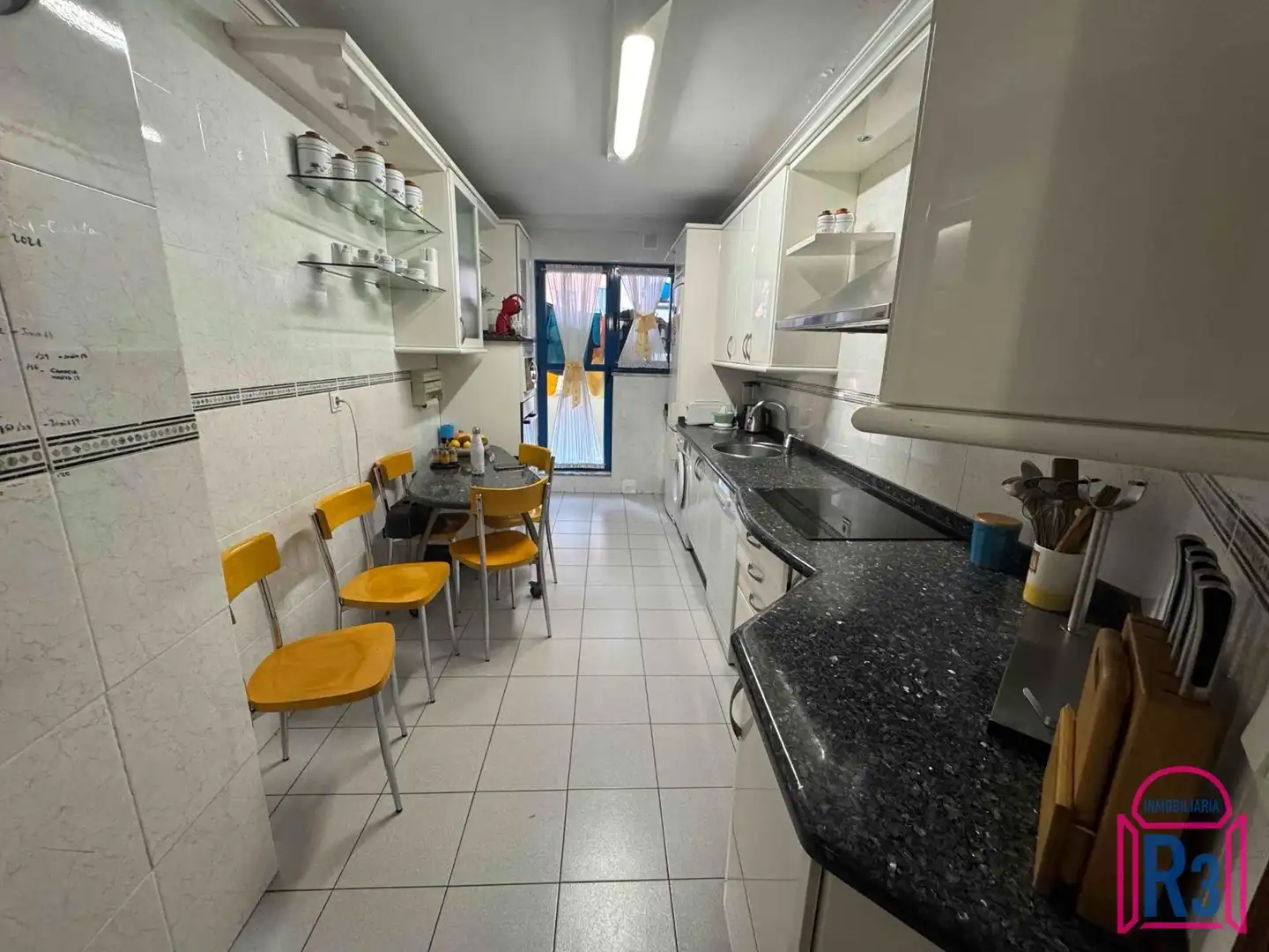 Cocina de Piso en venta en León Capital  con Calefacción, Terraza y Trastero