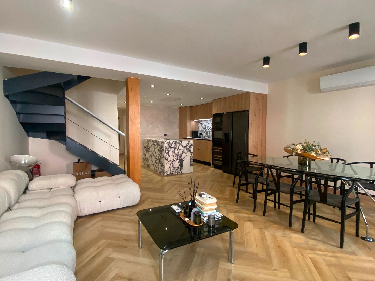 Sala d'estar de Dúplex en venda en Burgos Capital amb Calefacció, Parquet i Traster