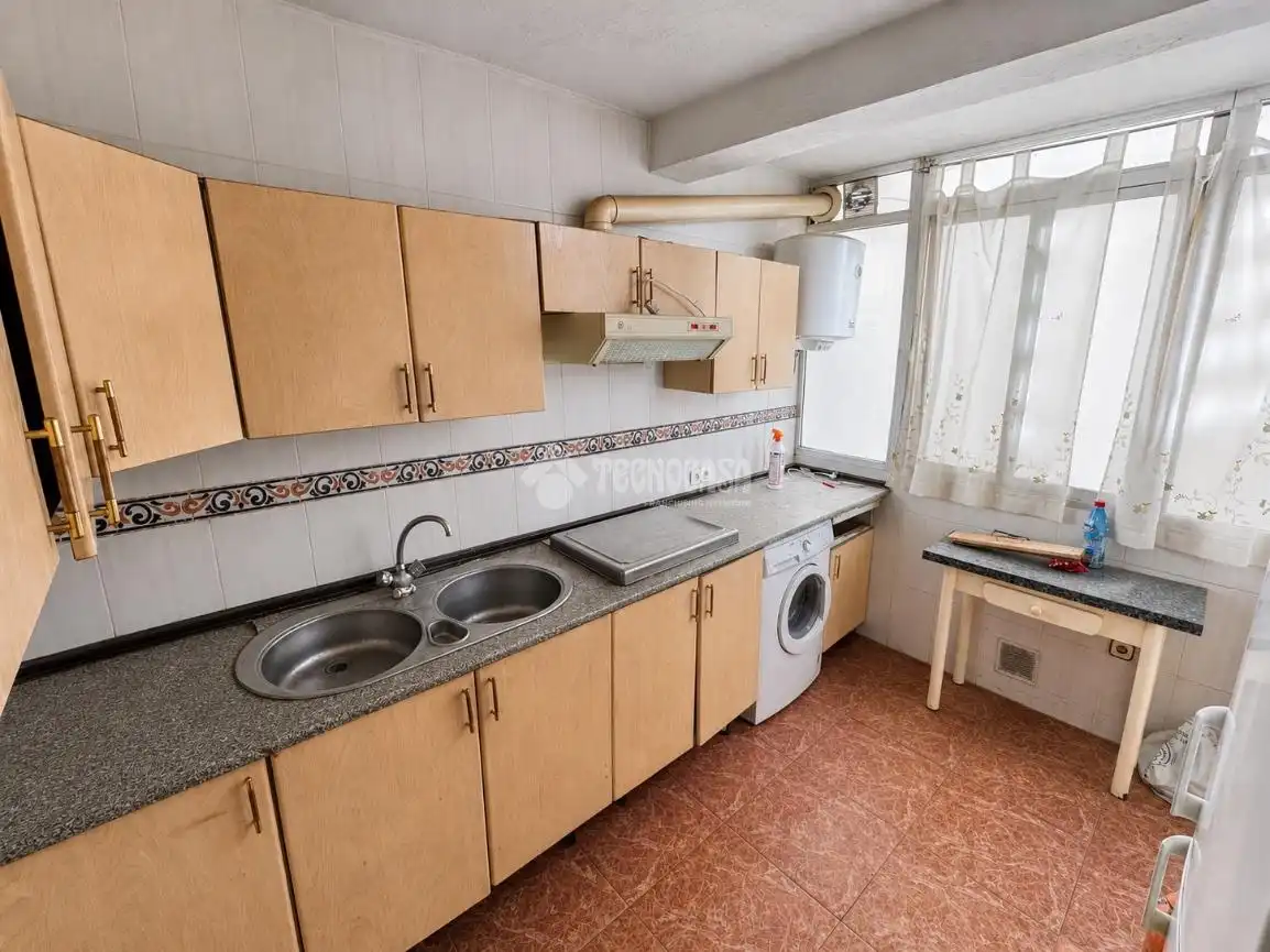 Kitchen of Flat for sale in Aranjuez  with Air Conditioner and Storage room