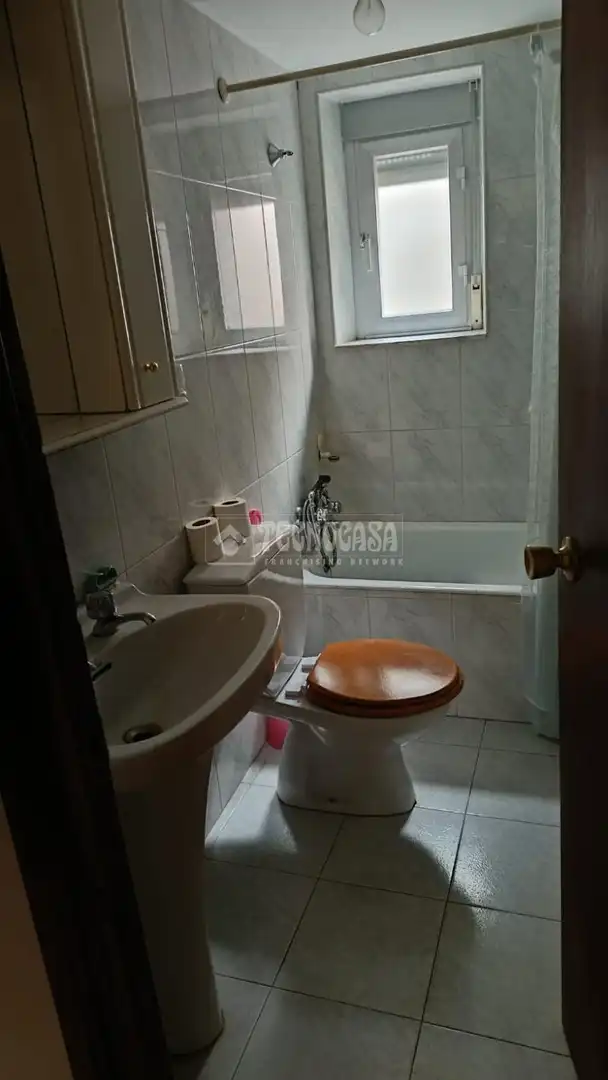 Bathroom of Houses for sale in Murias de Paredes
