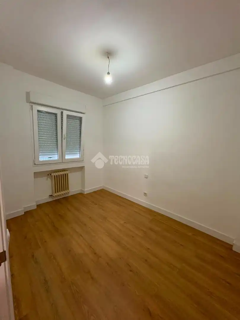 Bedroom of Flat for rent in Madrid