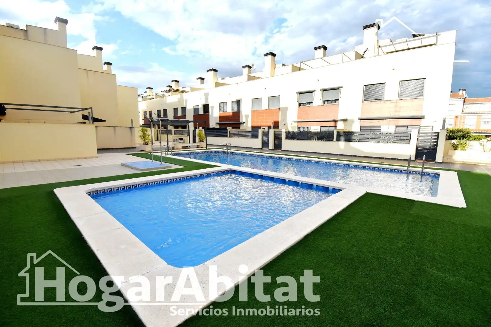 Piscina de Casa adosada en venda en Castellón de la Plana / Castelló de la Plana amb Aire condicionat, Terrassa i Balcó
