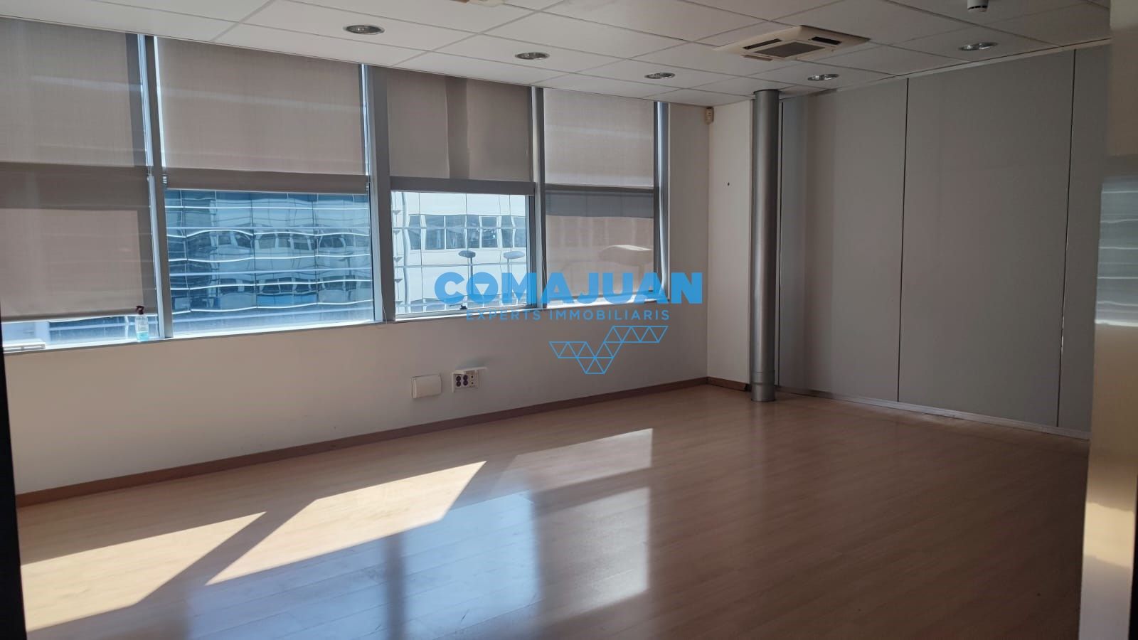 Industrial buildings to rent in Gorg